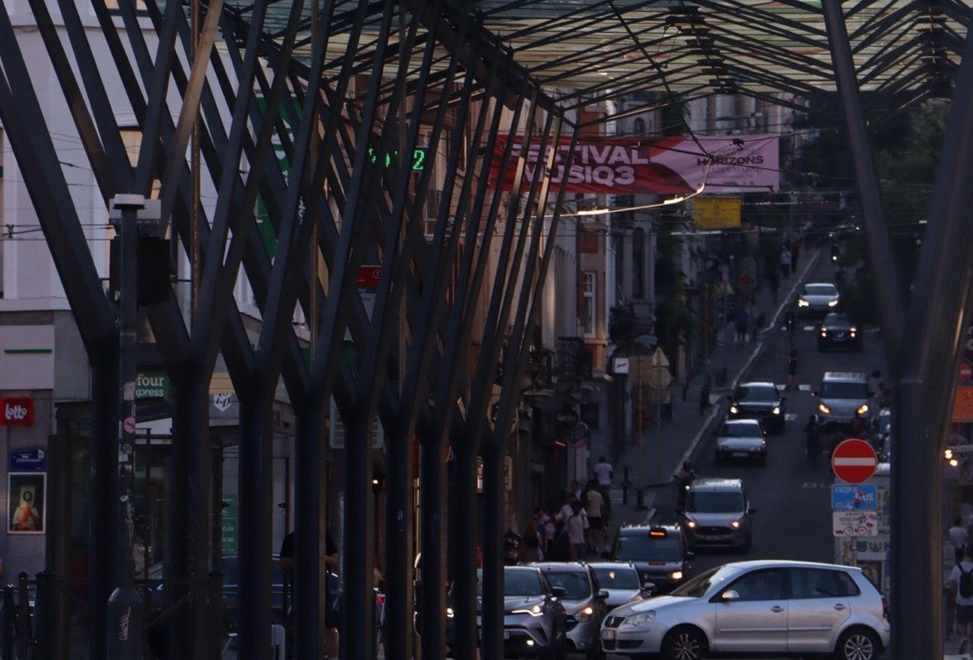 Urban Lines & Glass Canopy